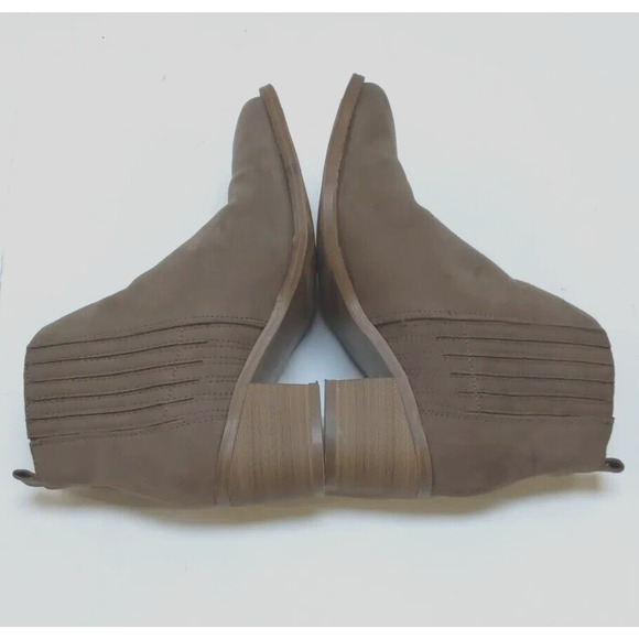 Universal Thread Booties Women's Size 6.5 Western Faux Suede Ankle Boots Taupe - Picture 4 of 11